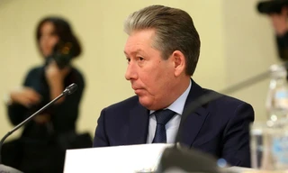 Ông Ravil Maganov trong tấm ảnh chụp với Tổng thống Nga Vladimir Putin. (Ảnh: Kremlin)