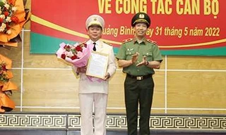Thiếu tướng Lê Văn Tuyến, Thứ trưởng Bộ Công an trao quyết định bổ nhiệm giám đốc Công an tỉnh Quảng Bình