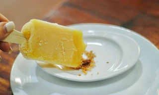 Trải nghiệm món kem chấm muối ô mai độc lạ ở Hà Nội