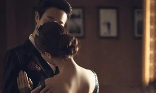 Quản đốc bán nhà trả nợ để có tình yêu 'độc quyền' với cô gái quán bia ôm