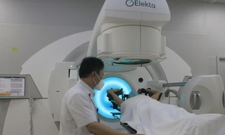 Vừa phẫu thuật lấy khối u não, vừa xạ trị 3D 'tiêu diệt' khối ung thư