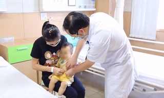 BS khám cho bệnh nhân L.H.P. Ảnh: Bệnh viện cung cấp