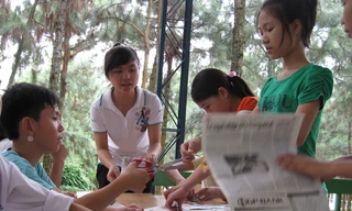 Học sinh học cách làm việc nhóm. Ảnh: Lưu Trinh