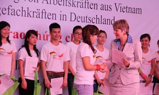 100 điều dưỡng viên sang Đức làm việc