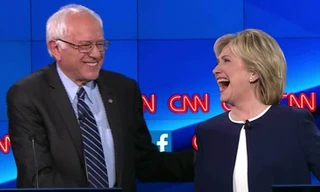 Ông Bernie Sanders hứa sẽ sát cánh cùng bà Hillary Clinton trong cuộc chạy đua vào Nhà Trắng