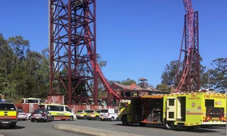 Xe cảnh sát và cứu thương bên ngoài công viên giải trí Dream World sau vụ tai nạn