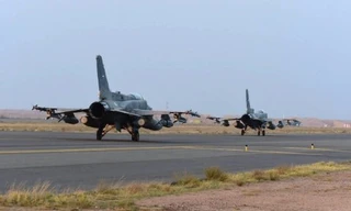 Chiến đấu cơ của UAE hạ cánh xuống một sân bay của Saudi Arabia sau một cuộc không kích ở Yemen năm 2015