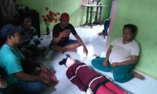 Cả nhà anh Pardin chăm sóc cho "thiên thần" hàng ngày