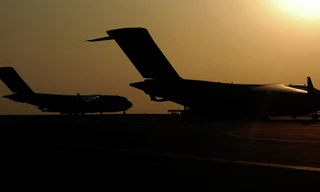 Một máy bay quân sự Mỹ bị rơi đuôi khi đang huấn luyện