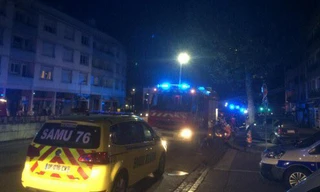 Xe cứu hỏa gần hiện trường vụ cháy