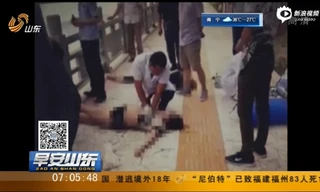 Thi thể của các nạn nhân được đưa lên bờ