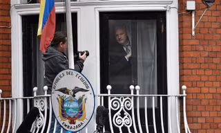 Ông Jullian Assange tại đại sứ quán Ecuador ở London