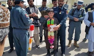Cậu bé Wasil Ahmad bị phiến quân Taliban giết hại từng được cảnh sát địa phương ca ngợi là 'anh hùng' 