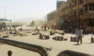 Thi thể người biểu tình nằm la liệt tại hiện trường sau vụ tấn công đẫm máu