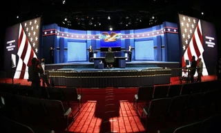 Sân khấu tại Đại học Nevada, nơi 2 ứng viên đang có cuộc tranh luận nảy lửa