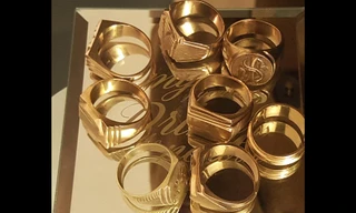 Tám chiếc nhẫn anh Justin Kayola mua ở trang web đấu giá của cảnh sát 