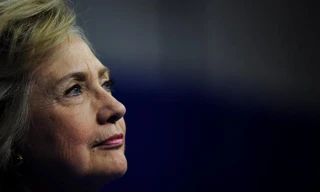 Bà Hillary Clinton đang dẫn trước ông Donald Trump 6% trong thăm dò gần đây nhất.