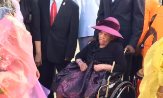 Cụ Desiline Victor, 106 tuổi đi bầu cử sớm cho ứng viên đảng Dân chủ Hillary Clinton