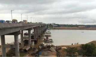 Cây cầu lớn bị sập hoàn toàn