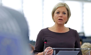 Bộ trưởng Quốc phòng Hà Lan Jeanine Hennis-Plasschaert