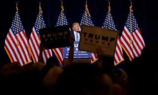 Donald Trump phát biểu tại Arizona