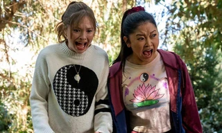 Vẫn yêu đơn phương nhưng lần này Lana Condor sẽ quậy hết nấc khi hóa thành ma nữ