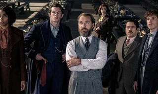 Quay lại trường phù thủy Hogwarts trong "Fantastic Beasts 3", diện kiến ác nhân lạ mà quen