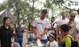 Đông đảo du khách trải nghiệm lễ hội quà tặng du lịch Hà Nội 