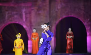 Tinh hoa áo dài ba miền hội tụ tại Hoàng thành Thăng Long