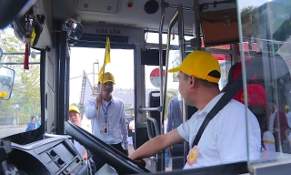 Tài xế xe buýt Hà Nội tranh tài lái xe giỏi, êm ái