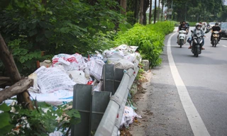 Hà Nội: Rác thải lại 'tấn công' các đường vành đai 