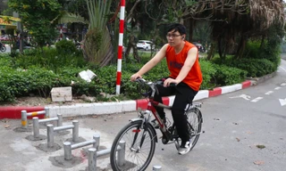 Hà Nội thay mới hàng loạt rào chắn trên đường dành riêng cho xe đạp 