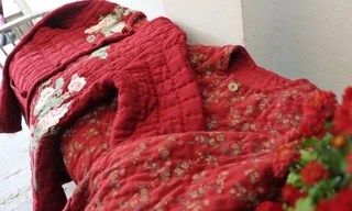 Áo chần bông mang Tết xuống phố