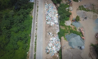 ‘Núi’ rác thải tại La Phù: Xử lý kiểu 'bắt cóc bỏ đĩa'