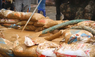 Bùn đất vẫn tuôn trào ra phố từ dự án metro Nhổn - ga Hà Nội