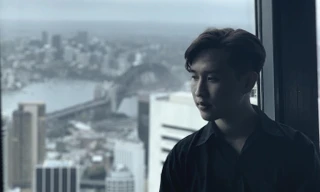 Sẵn chuyên môn ngành Khách sạn, cậu bạn này lao vào dọn WC khu cách ly sạch bong như mới