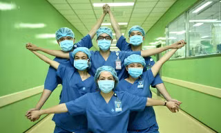 BS Dương Minh Tuấn: Đừng gọi bệnh viện là "ổ dịch", đó là "chiến trường"!