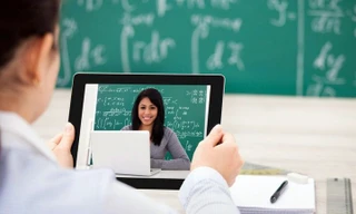 Ở nhà tránh dịch phải học online nhưng trường lại không giảm học phí, lý do là gì?