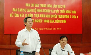Ủy viên Bộ Chính trị, Bí thư Trung ương Đảng, Trưởng ban Kinh tế Trung tương Nguyễn Văn Bình làm việc với Bộ NN&PTNT về tổng kết 10 năm Nghị quyết về tam nông