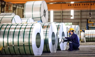  Hoa Sen đã đầu tư và đưa vào hoạt động 11 nhà máy trên cả nước, là một trong những yếu tố quan trọng tạo nền tảng vững chắc cho Hoa Sen cạnh tranh trên thương trường. 