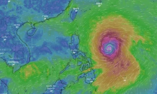 Siêu bão Mangkhut đang mạnh cấp 17, giật trên cấp 17 hướng về phía Bắc biển Đông (Theo Winy) 