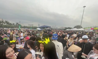 Biển người đổ về sân Mỹ Đình