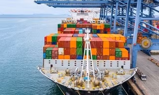 Việt Nam nhập siêu 1 tỷ USD trong 1 tháng