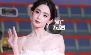 Mỹ nhân Tân Cương bị chê da bọc xương