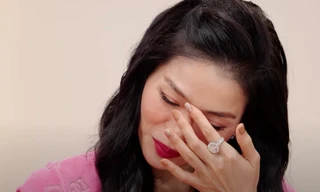 Chị đẹp Lệ Quyên khóc