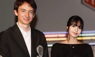 Lisa (BlackPink) gặp gỡ gia đình bạn trai tỷ phú