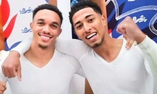 Bạn gái của hai cầu thủ hot nhất tuyển Anh