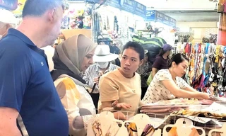 Chợ Đồng Xuân kinh doanh thế nào trước 'bão' chốt đơn online?