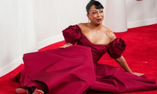  Nữ diễn viên ngã sõng soài trên thảm đỏ Oscar 2024