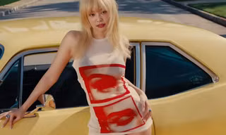 Jennie (BlackPink) diện váy xuyên thấu